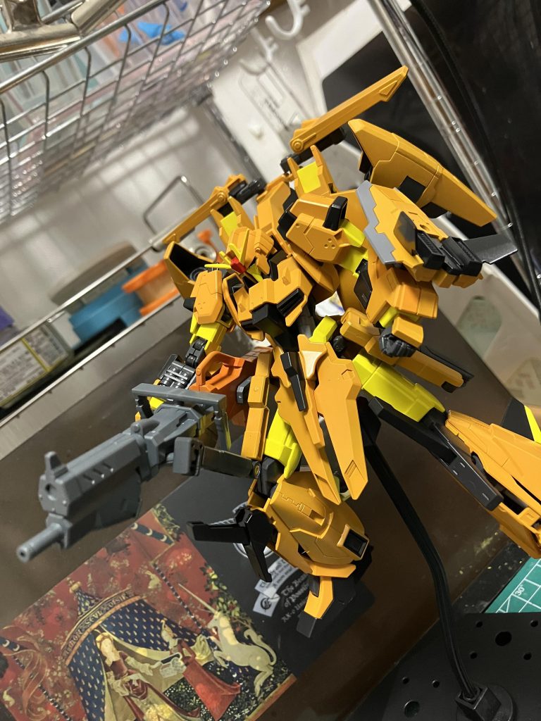 サイドスカートのサブアームでライフルの保持ができます