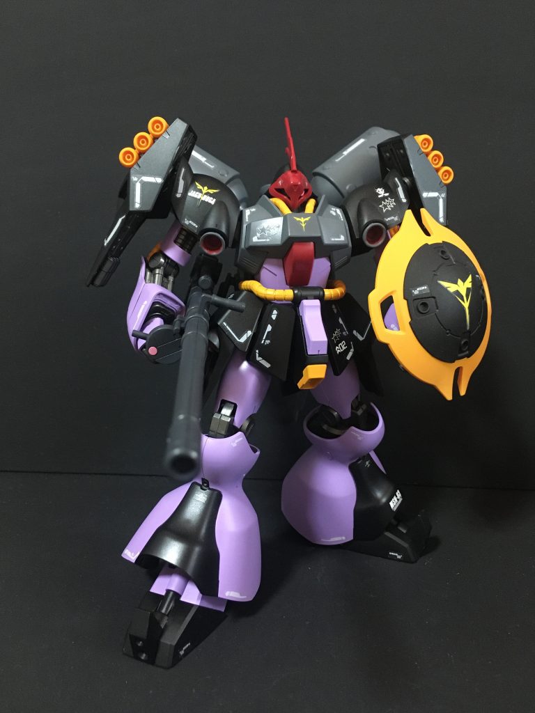 M課長さん製作のヤクトドーガ https://gumpla.jp/hg/1532065 を見て製作しました。武装はギラズールのランゲ・ブルーの砲を装備させています。