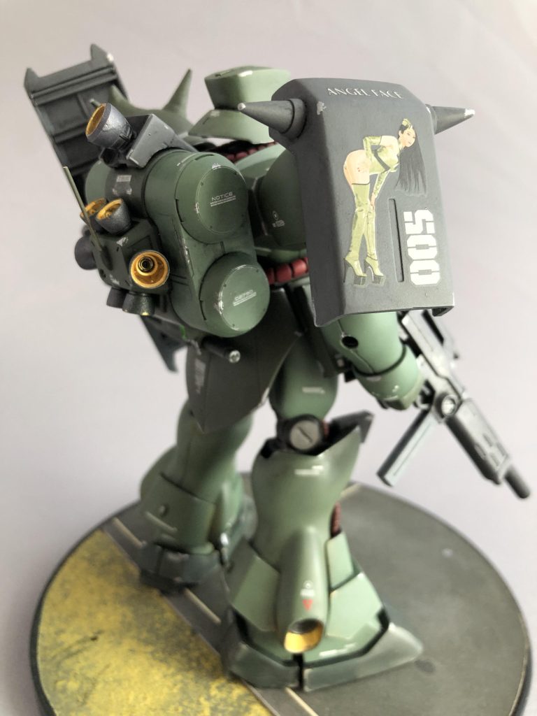 スパイクが無くなってスペースが出来たので、お得意の「ノーズアートお姉いさん」の登場です。しかし、この横方向のスパイクって有効なんですかね？w