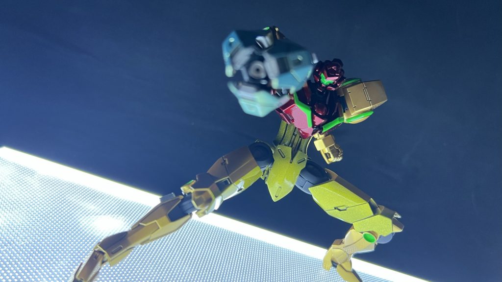 <こだわりポイント>ベースキットのミカエリスの採用理由としては、ミカエリスの右腕(ビームブレイサー)がサムスと似ていることもありますが、腰幅の広さ＋胸部・腰のバランスが女性の骨格に似ていたこともあり、サムス・アラン(女性)らしさも表現できると思い採用しました