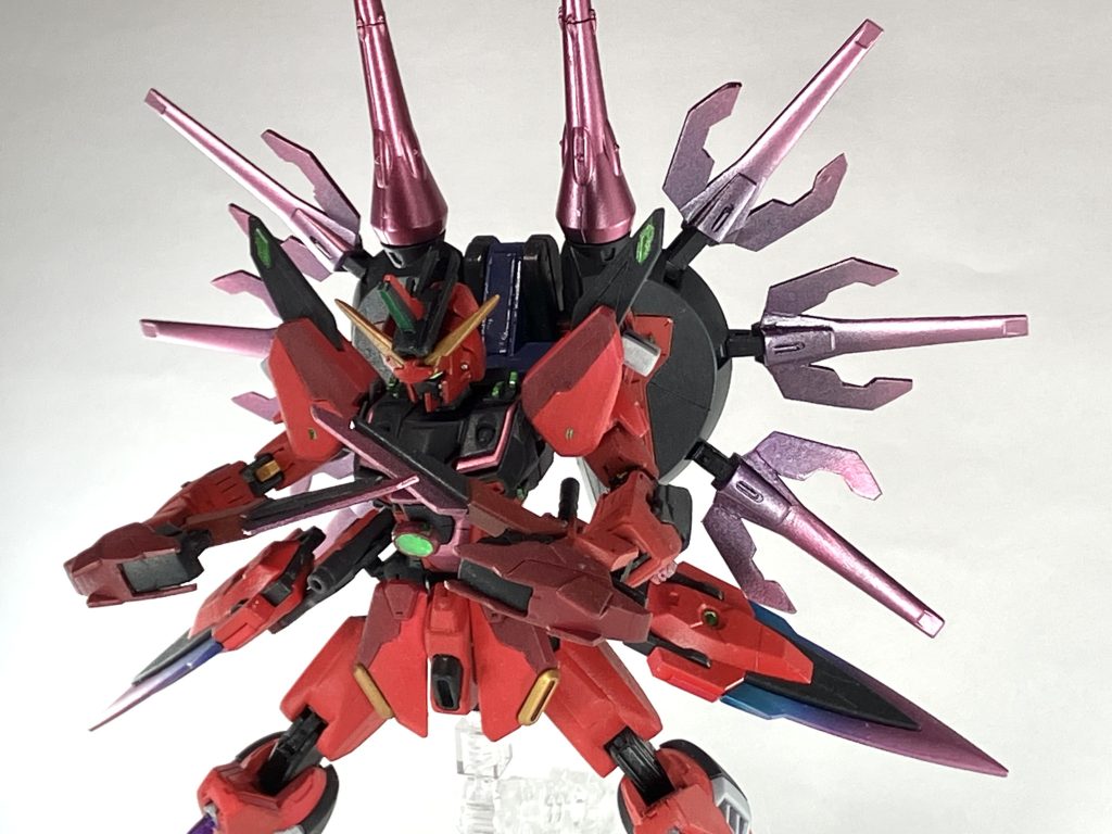 脚部に取り付けられたパーツも短剣兼ブーメランとして装備できるようになっています。取り回しの良い武装となっています。