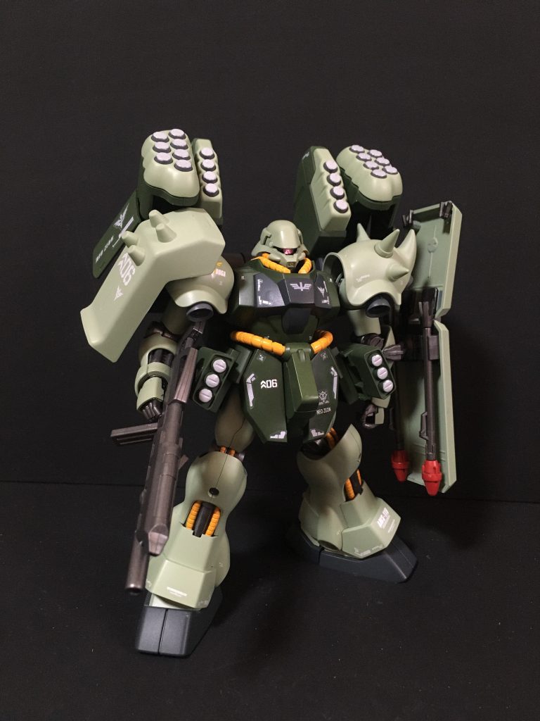 正面右第2次ネオジオン抗争時に製造されたオプション仕様機の1つで、拠点・艦隊防衛を目的として設計された機体という脳内設定です。