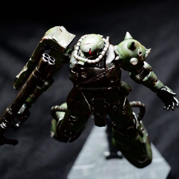 ボコボコなのにまだまだ動けるザクⅡ