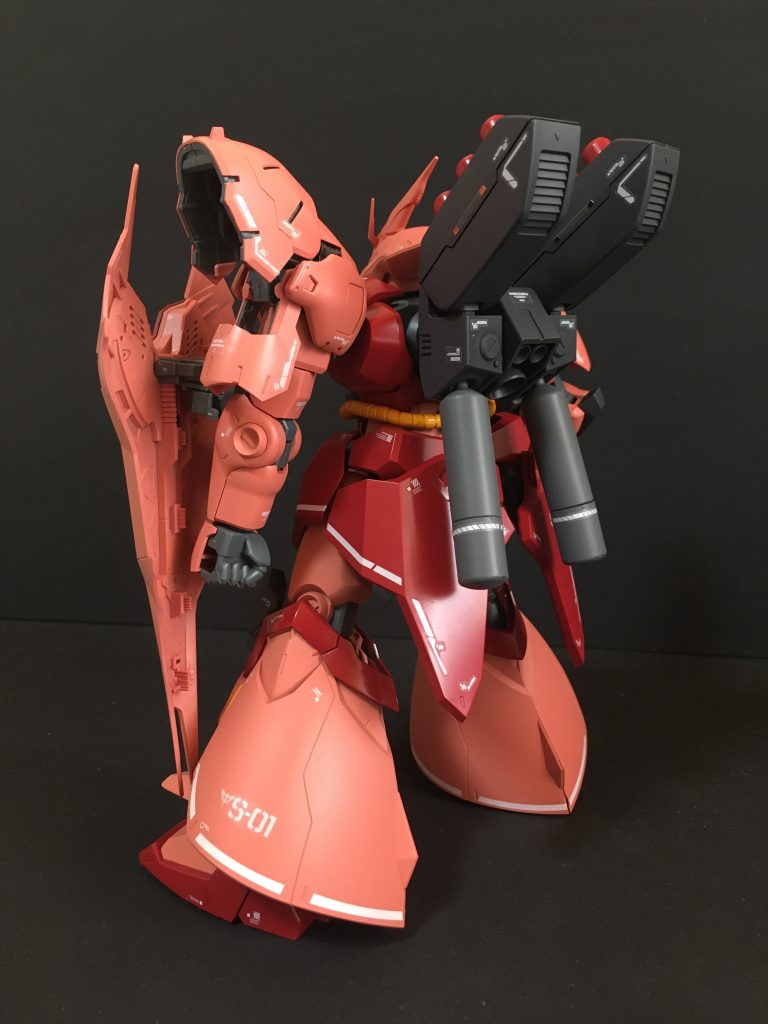 後方ショットサザビーのバックパック+ファンネルコンテナを装備させています。