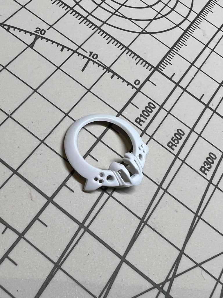 アンテナバルカン上にブチ穴