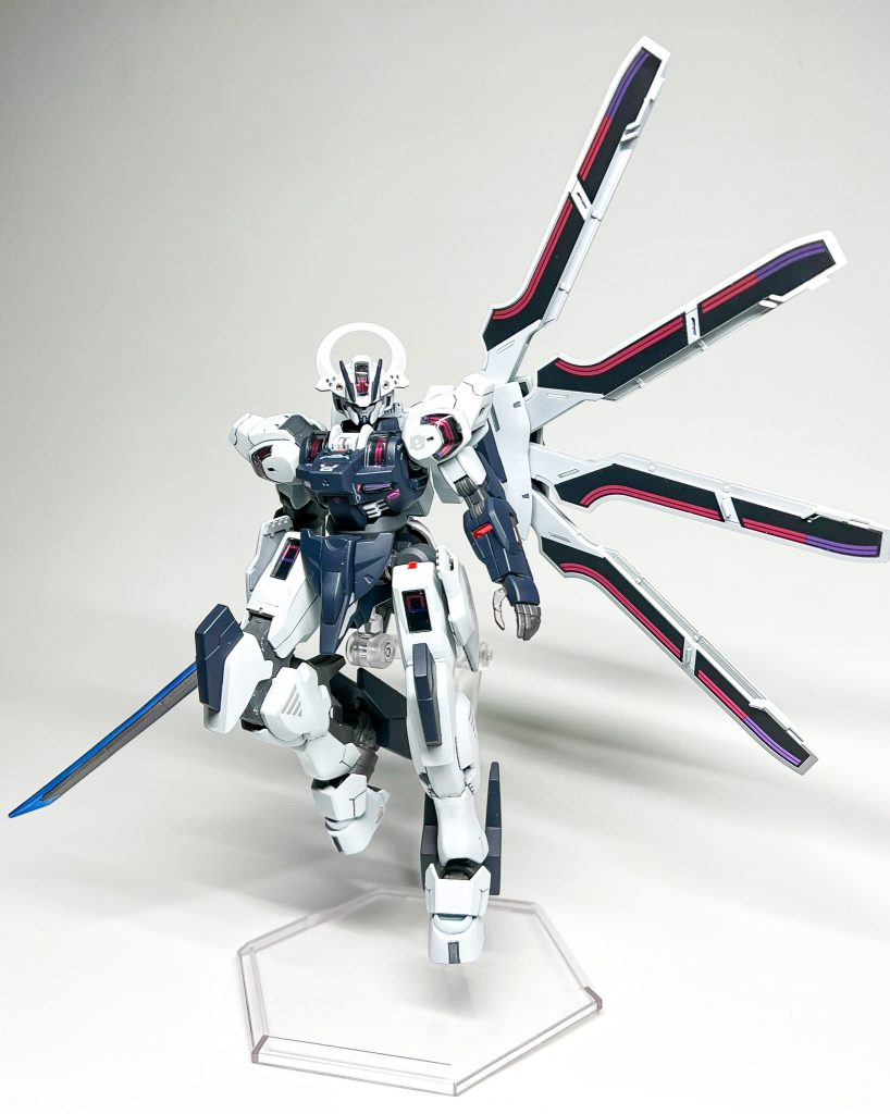 ビームブレイドは劇中カラーに。シルバーにクリアブルーとパープルで。