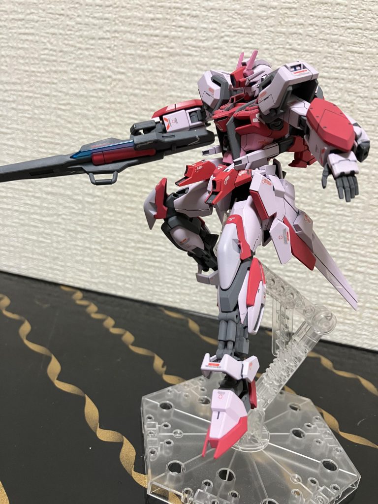 PhaSeビームガン「フロントアーマーに付いているビーム兵器。主に牽制などに使用される」