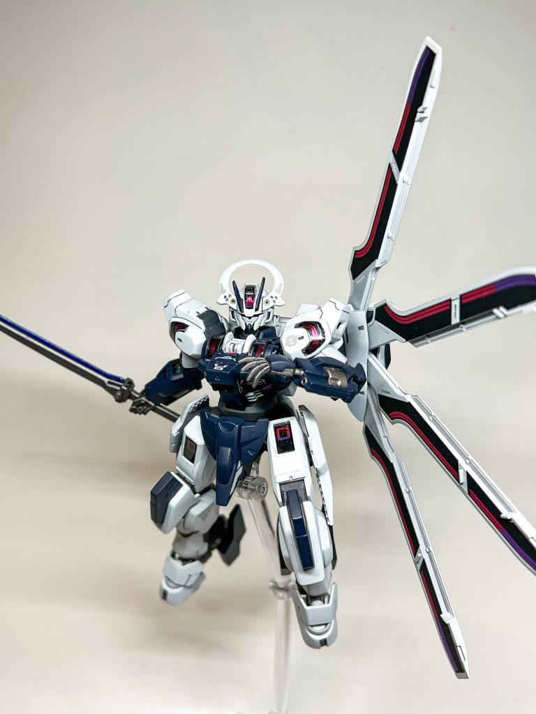 フレーム部はメカサフヘビィとガンメタ、白はスチールホワイト、黒はラウダイメージで、ダークブルーイッシュパープルに黒足して調色。