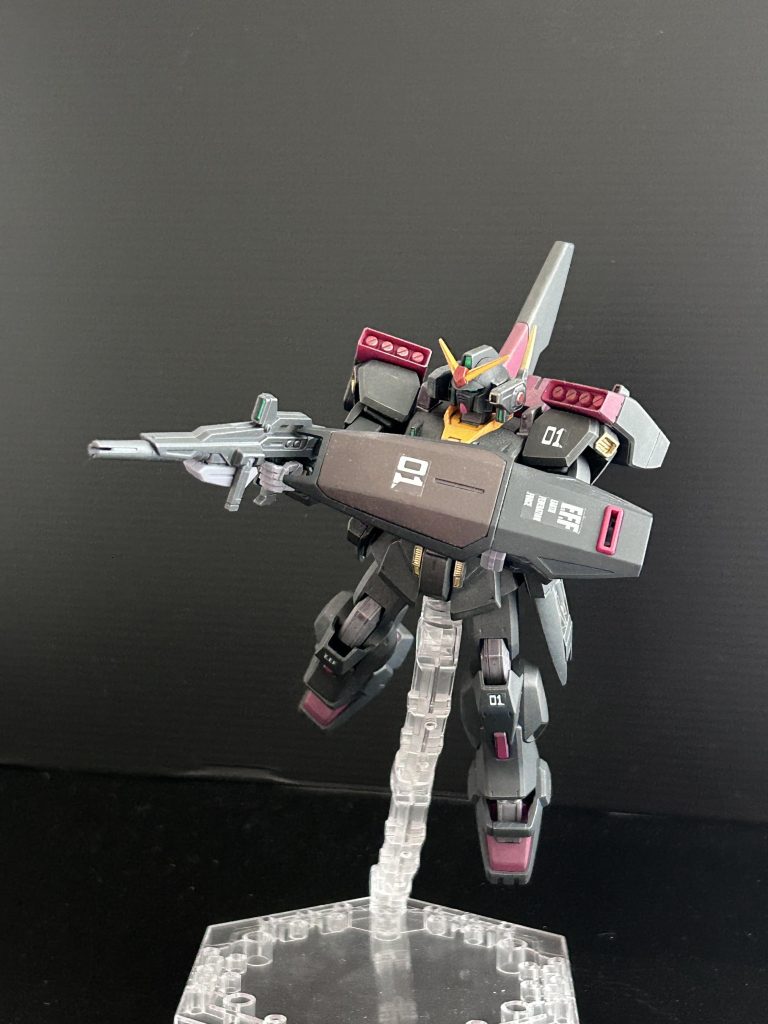 元ティターンズが多く所属する特務隊ドーベル部隊で運用。新装備の運用データ収集と汚れ仕事を請け負う、文字通り連邦の犬となった者達がネオジオン蜂起の情報の真偽を確かめるため出撃する。という妄想です。