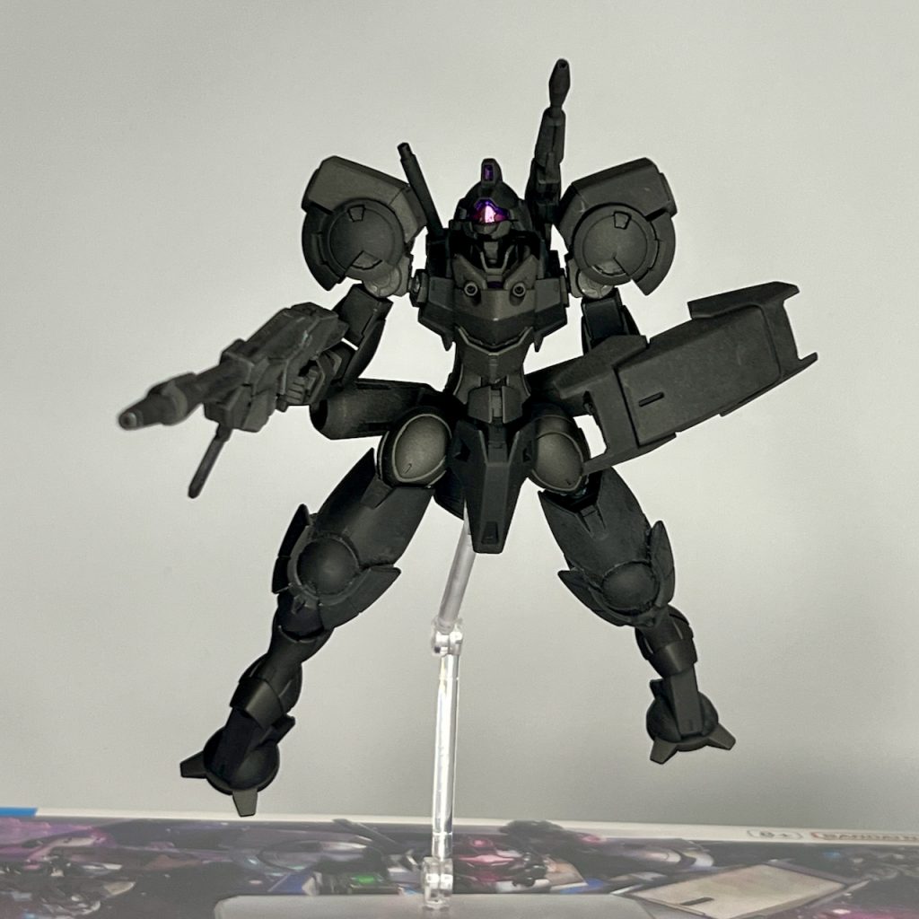 基本工作〜サフ吹きまで終わったところ。各パーツは整形後に黒サフを塗布し、関節部のみダークアイアンを塗布の上で乾燥させてから仮組みしています。