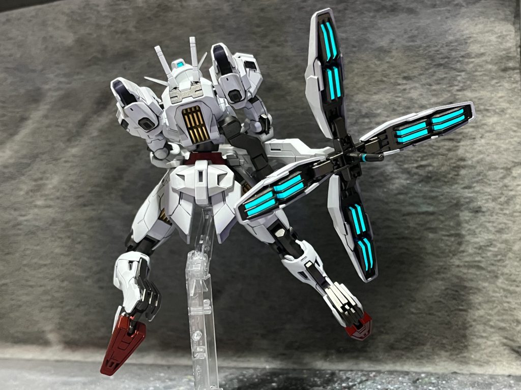 後ろから。バリアブルロッドライフルの発光がカッコいいと思ってます。