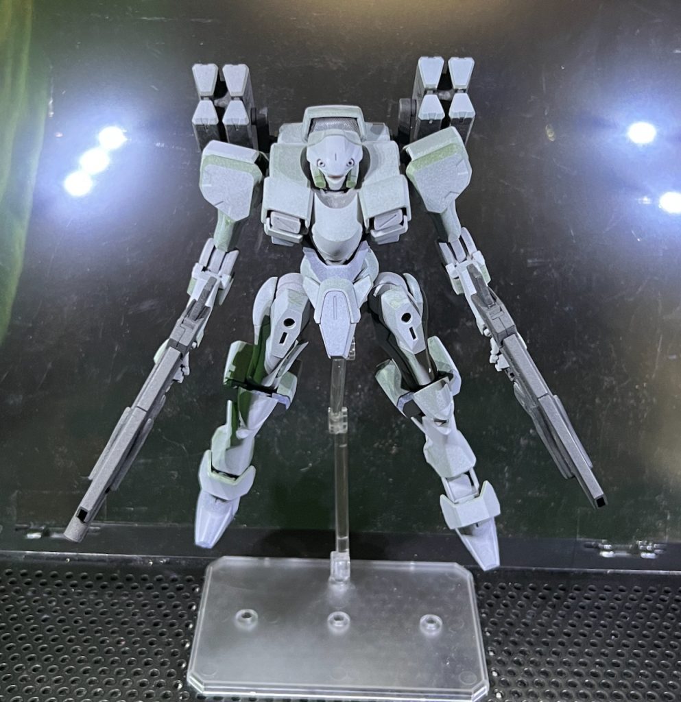 ウェザリング前のあたり。上記のとおり、箇所により3つの色味の異なるグレーを混在させていますが、写真だとぱっと見あんまりわかりませんね…