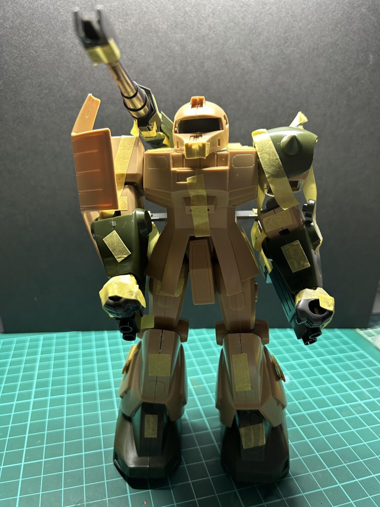 マスキングで貼り付け何とか仮組み。