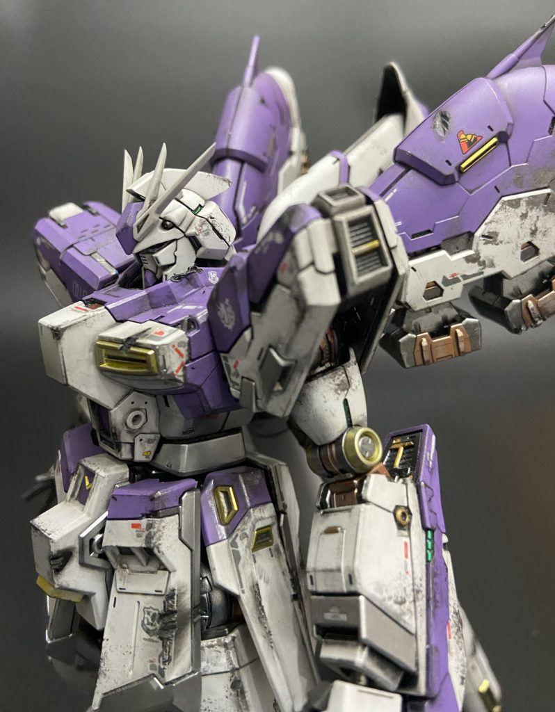 ガンプラ本体のウェザリングは初だったので、粗はお許しください笑綺麗に作ったものを汚すのは勇気がいりましたが、やり始めると楽しかったです😆