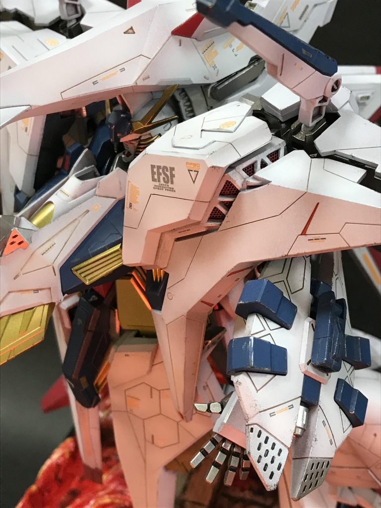 ミサイルポッドは中抜きして、メッシュパネルでシャッターを作りました。