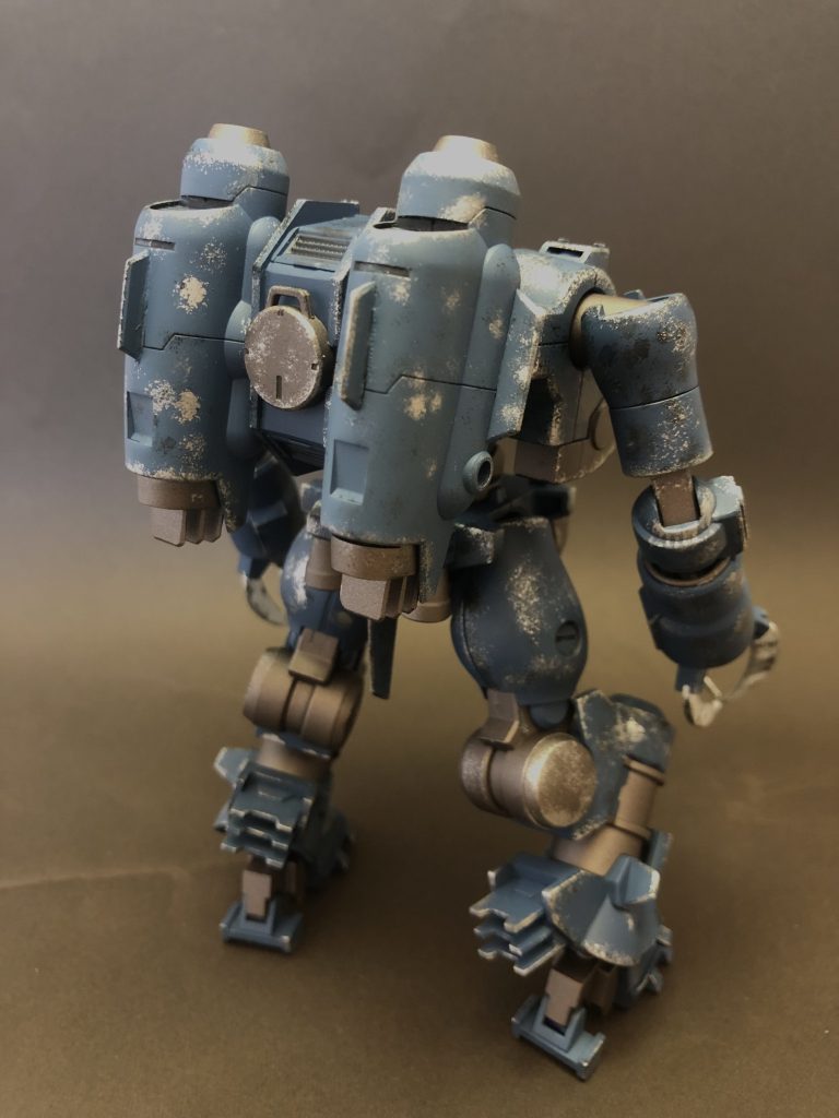 後ろから。今回は全体に塗装剥げっぽい汚しを加えて、ティエレンの持つ無骨さと重厚感を強調してみました。