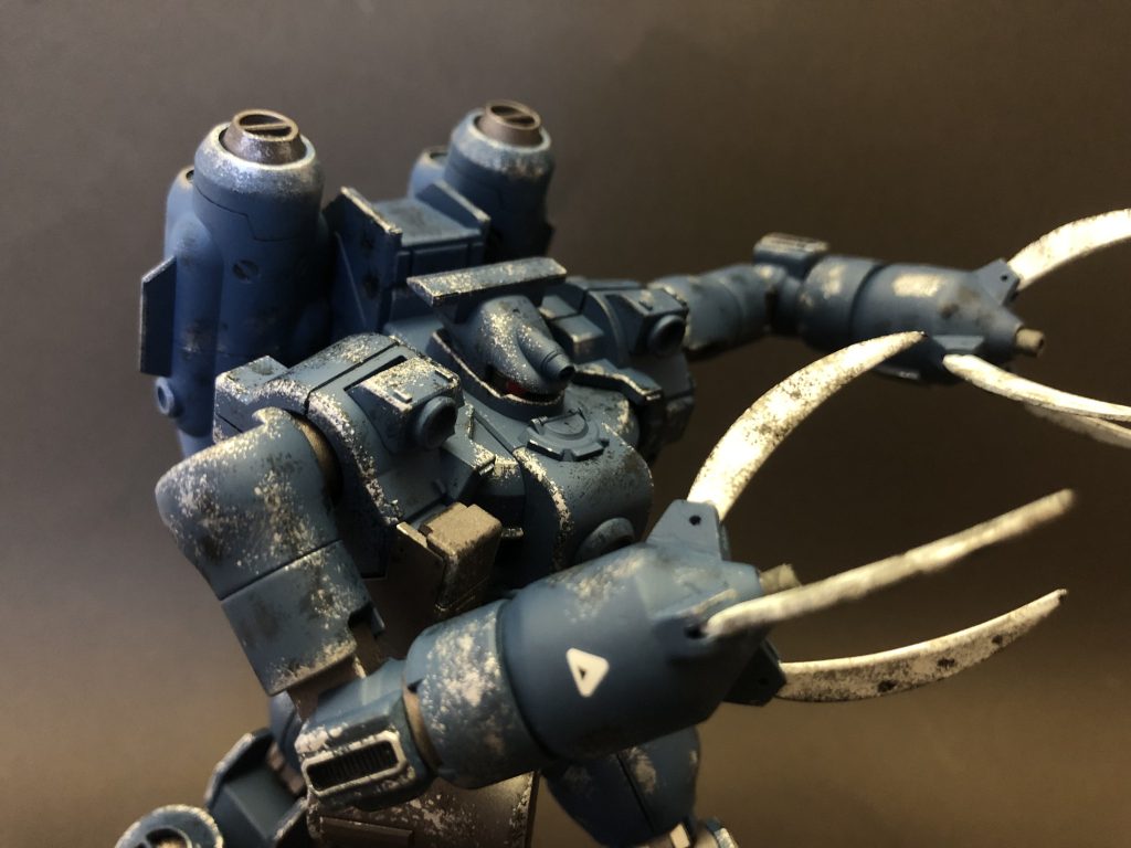 自慢のツメでグワシ!!