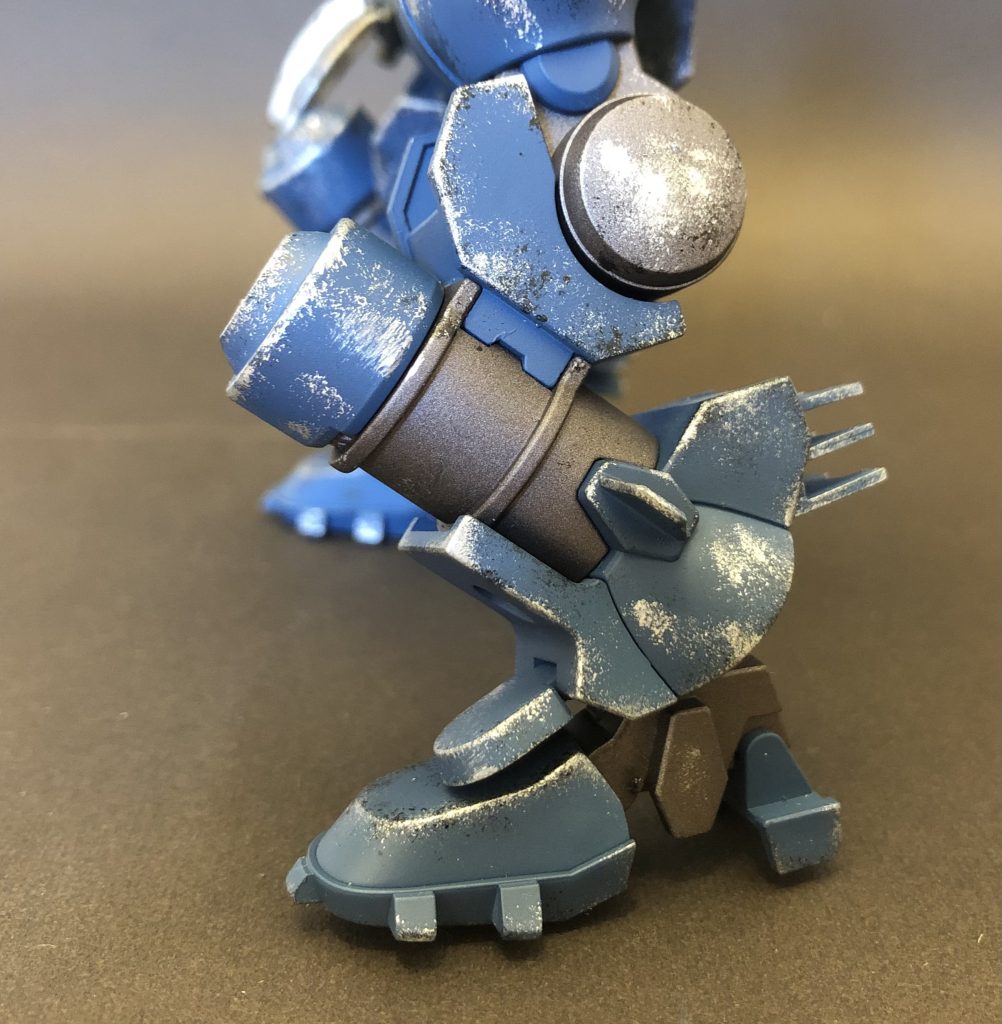 横から見た脚部。