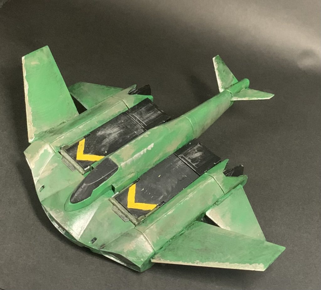 今回は何の変哲もないクレオスのグリーンで塗装。そしてシルバーで褪色させた後黒緑でウォッシング、最後に少し茶色を入れました。