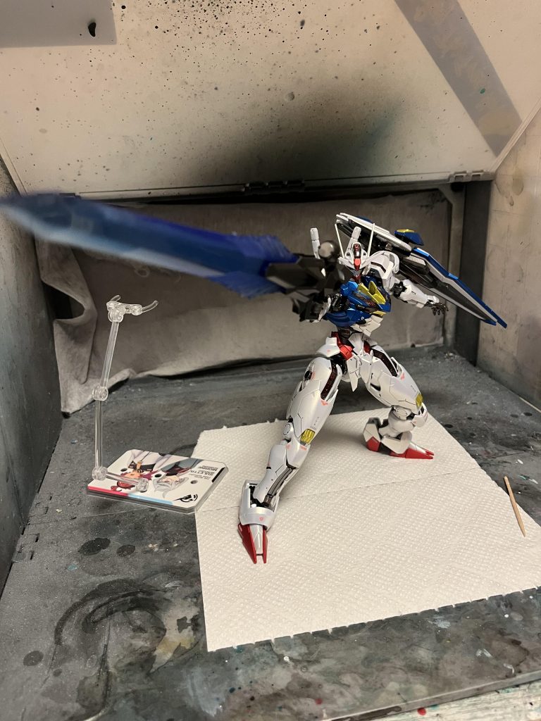 パッケージ横のポーズを取りたかったんですが、ムズカシイ……