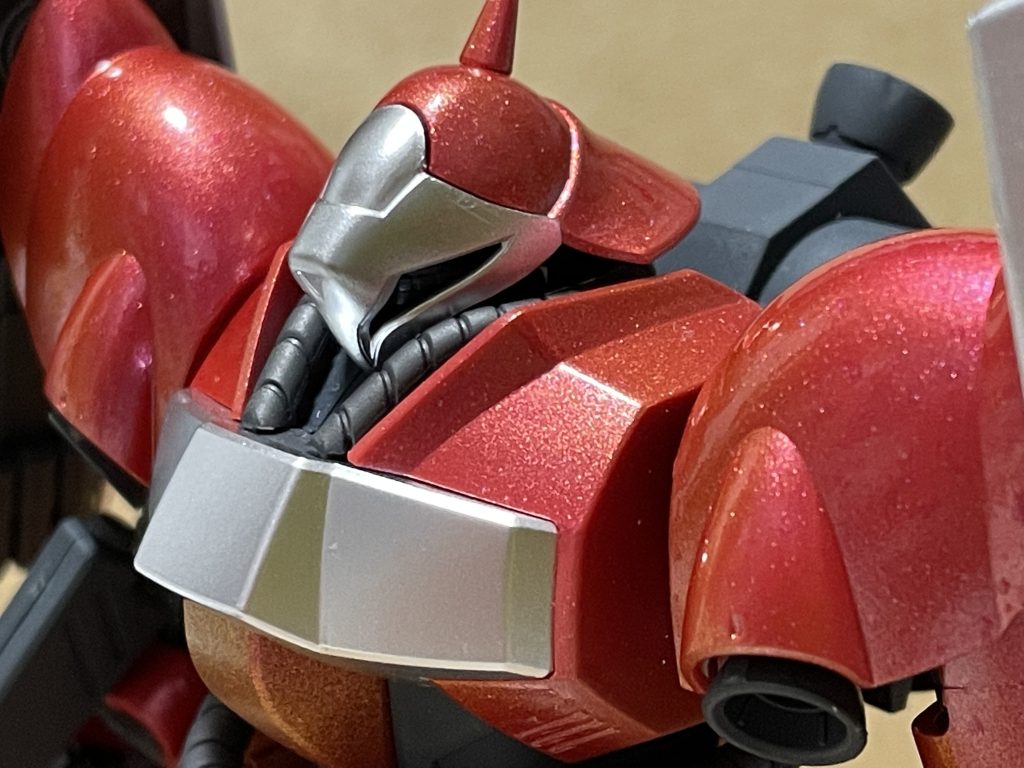 クリアーピンクに100均のネイル用偏光パールとラメを混ぜて成型色の上から塗装