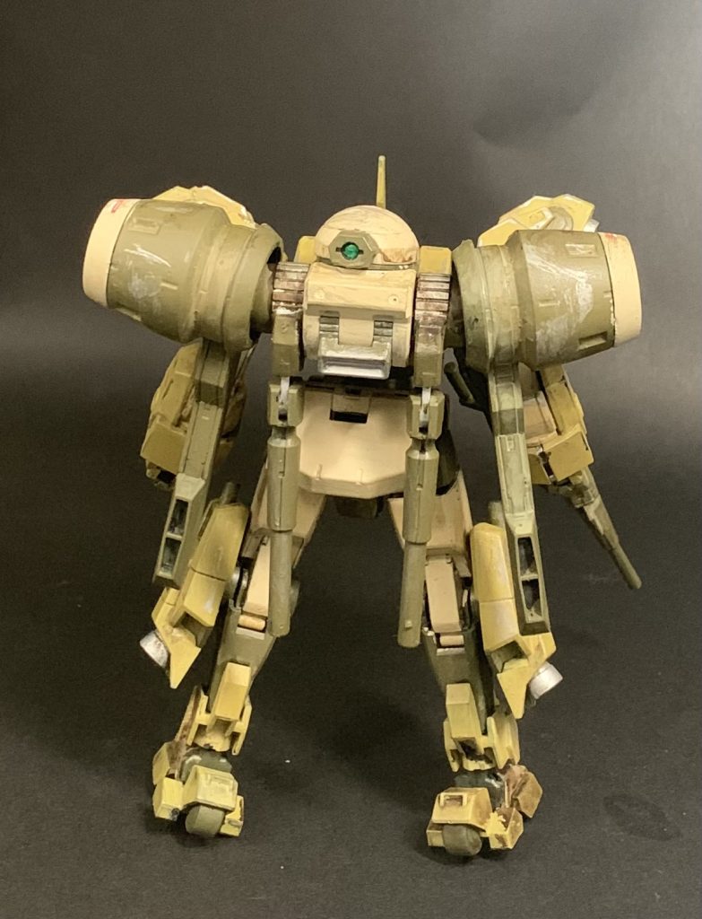 あんまりデカール貼る作業が得意ではないので、後ろはあまり貼らないですね、もしかして貼った方がいいのかな