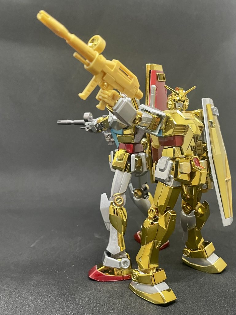 メッキ仕様のモデルは継ぎ目などの処理が難しいので基本は素組みとなりますが、同モデルとのミキシングで遊べたのでこれはこれで良しとします。