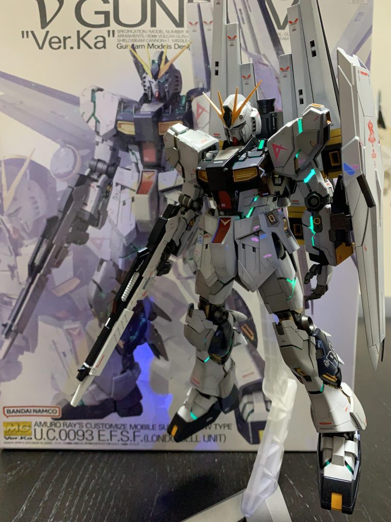 付属のデカールもブラックライトに反応。。これは想定外でした😅