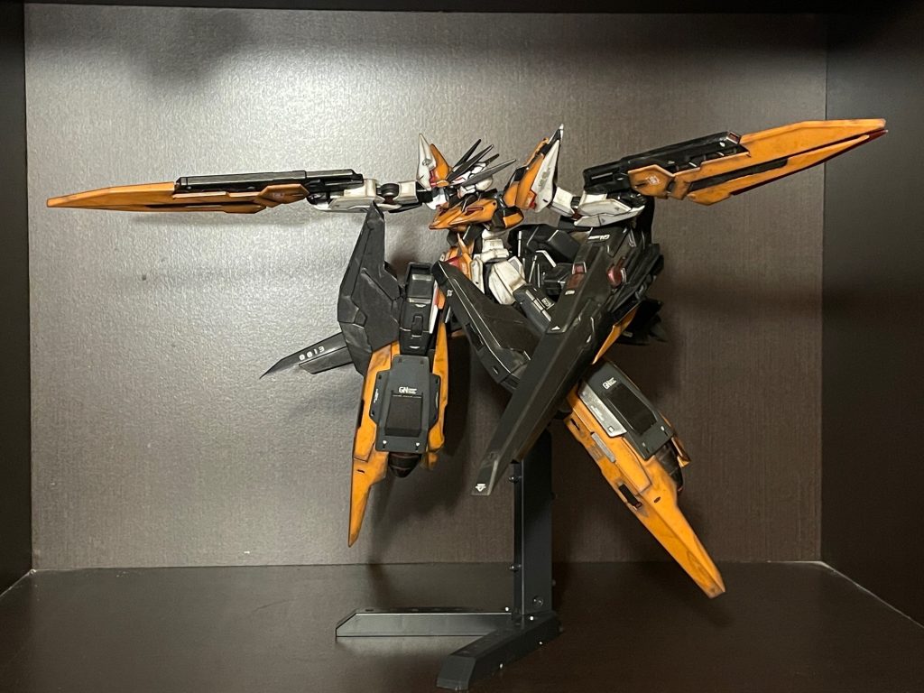 続いてハルート最終決戦仕様。こちらはノーマルの足が巨大ブースターに変わったのが大きな変更点。(頭のマルートモードは細かい変更点。)スタンド付属がありがたい。