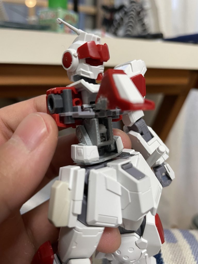 胴体部の内部フレームです。クランク状に可動できるようにしました。