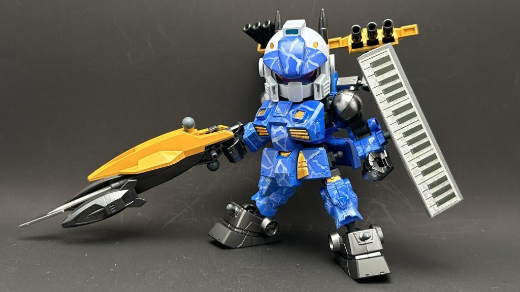 SDCS横浜ガンダムをベースに、HGUCのガンキャノン等とミキシンて作りました。塗装は、水中迷彩をイメージして塗っています。