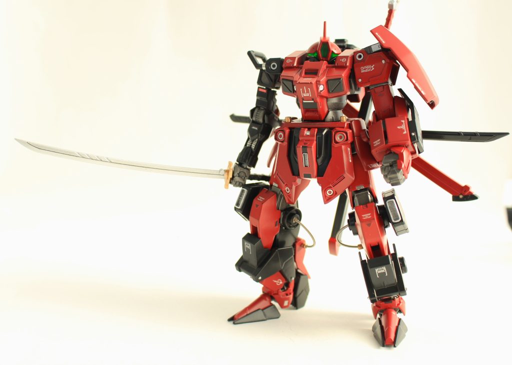 刀を持った感じ。三刀を背負ってますが、基本的に一刀流で戦います。今回は地味にフィニッシュシートが大活躍でした。綺麗に貼ると違和感なく、情報量を増せていいですね。