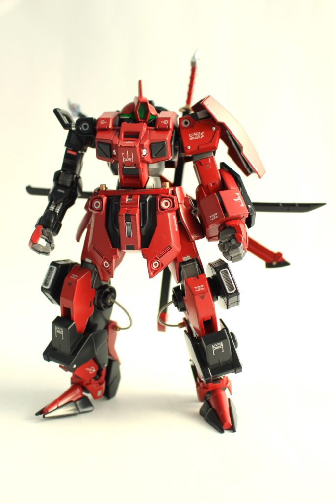 ベースはデミバーディングで、右腕はバルバトス。腰の前垂れはジンハイマニューバ(のはず)、足はエアリアル。そのほかジャンクパーツを組み合わせています。