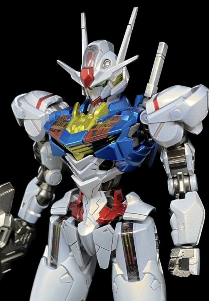 その他に胸元と腰に追加パーツを付けてます。