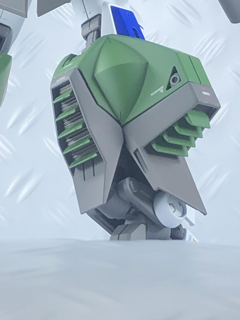 フィンとスラスターを塗り分けました⭕️