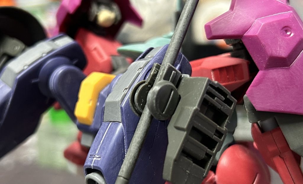 マウント部はディランザの腕パーツを切り開いて接着。軸穴3ミリだからいけるべと思って試したらシンデレラフィット。今回1番の感動。