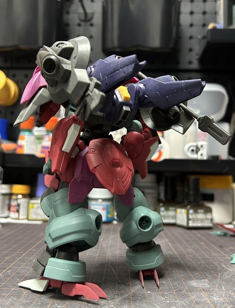 8割くらいポン付け又は強引に接着してます。マスキングはTV観ながらやると全然苦じゃないです。ジョジョ1〜3部位は観てたと思います。