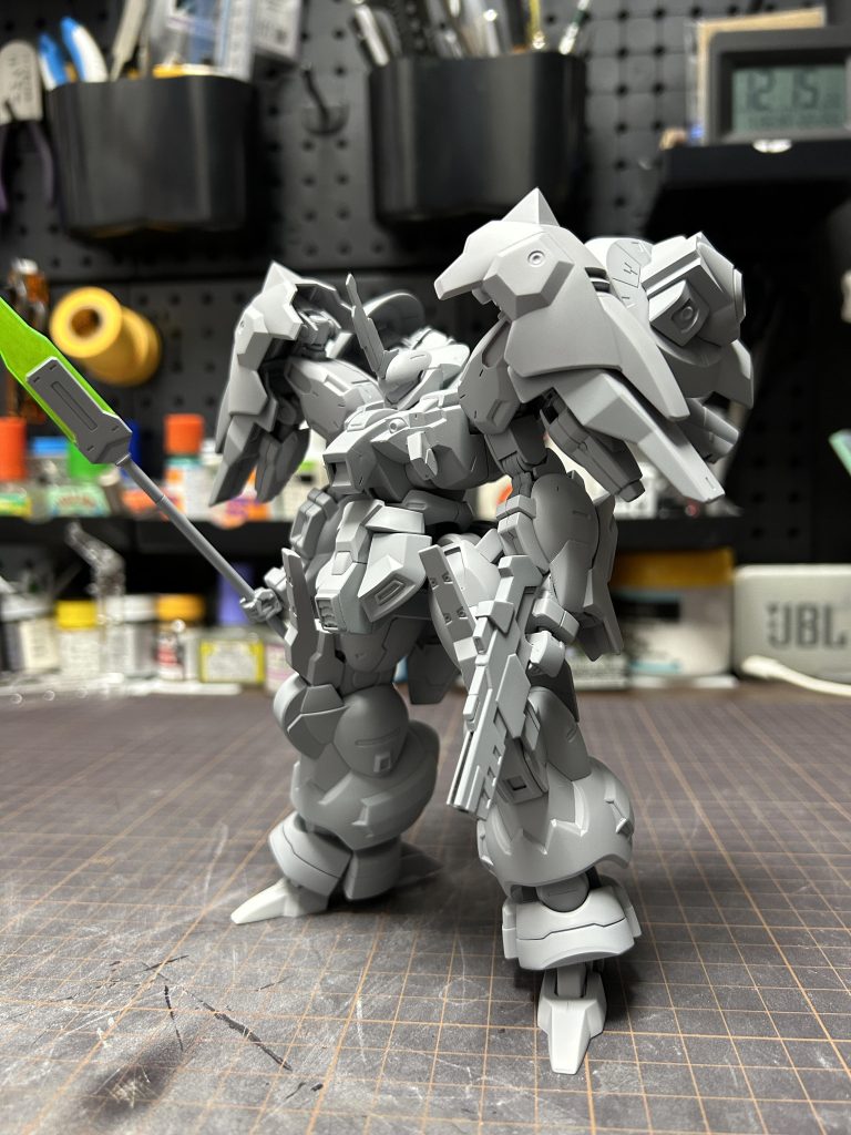 胸の張り合わせたシェルユニットとか結構厳しい部分多かったです。腕の軸入れ替えたとことか穴開いてたり。