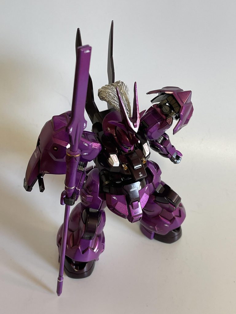 頭部羽は両面にエポパテを盛り付け表情を付けて後はめ加工してます。