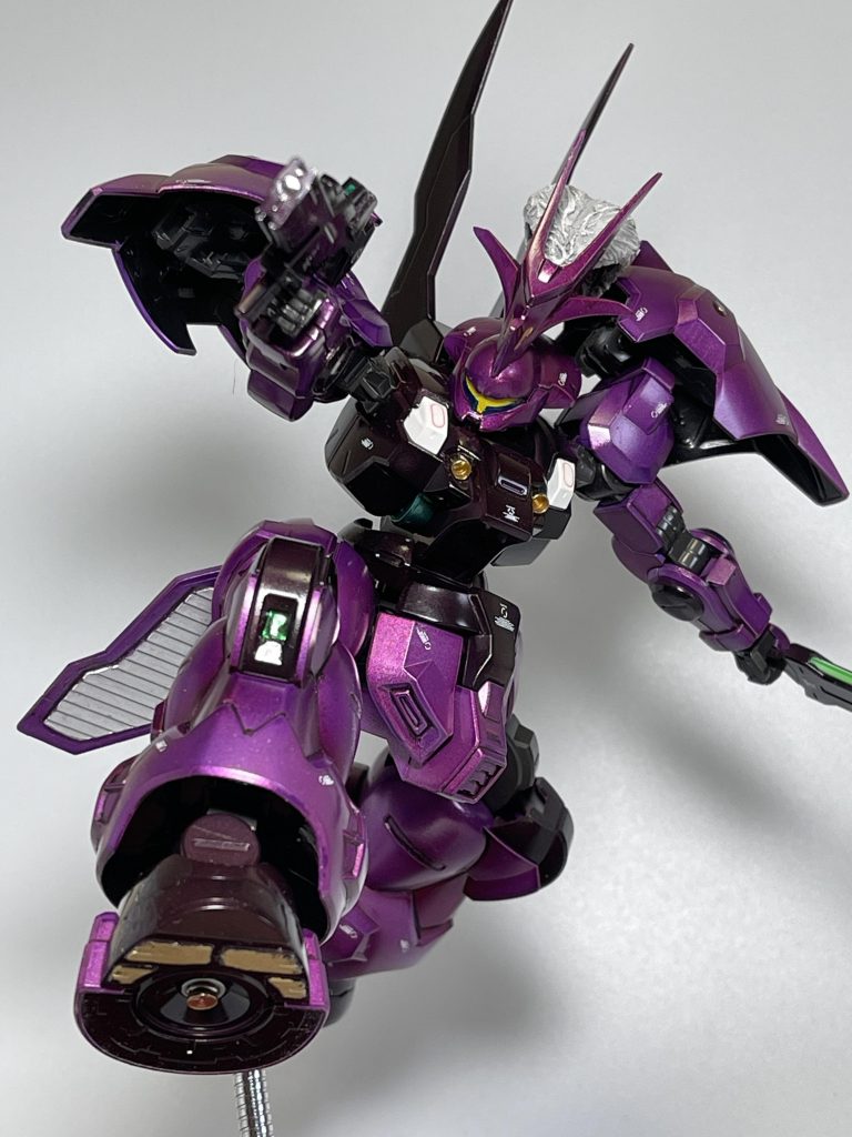 全体をよく見ると所々に色味に違いが出てしまいました。下地が原因なのかコートが原因なのか不明ですが結構ムラが出てて感想は微妙です( ̄▽ ̄;)シルバー立ち上げのキャンディより簡単かな?と思いメタルカラー立ち上げやりましたが、下地カラーに色味のムラが出てしまうとクリアコートに影響が出るのはシルバー立ち上げの時と同じ条件だと・・・痛感しました(笑)