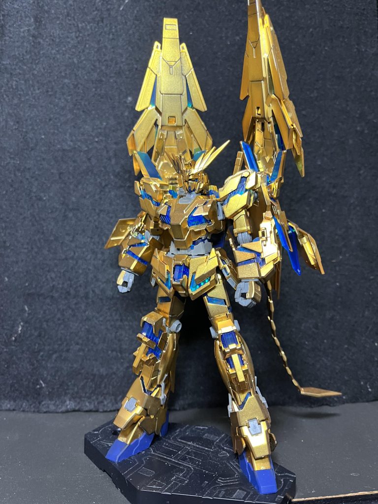 金ピカ装甲と青いサイコフレームがいいですね