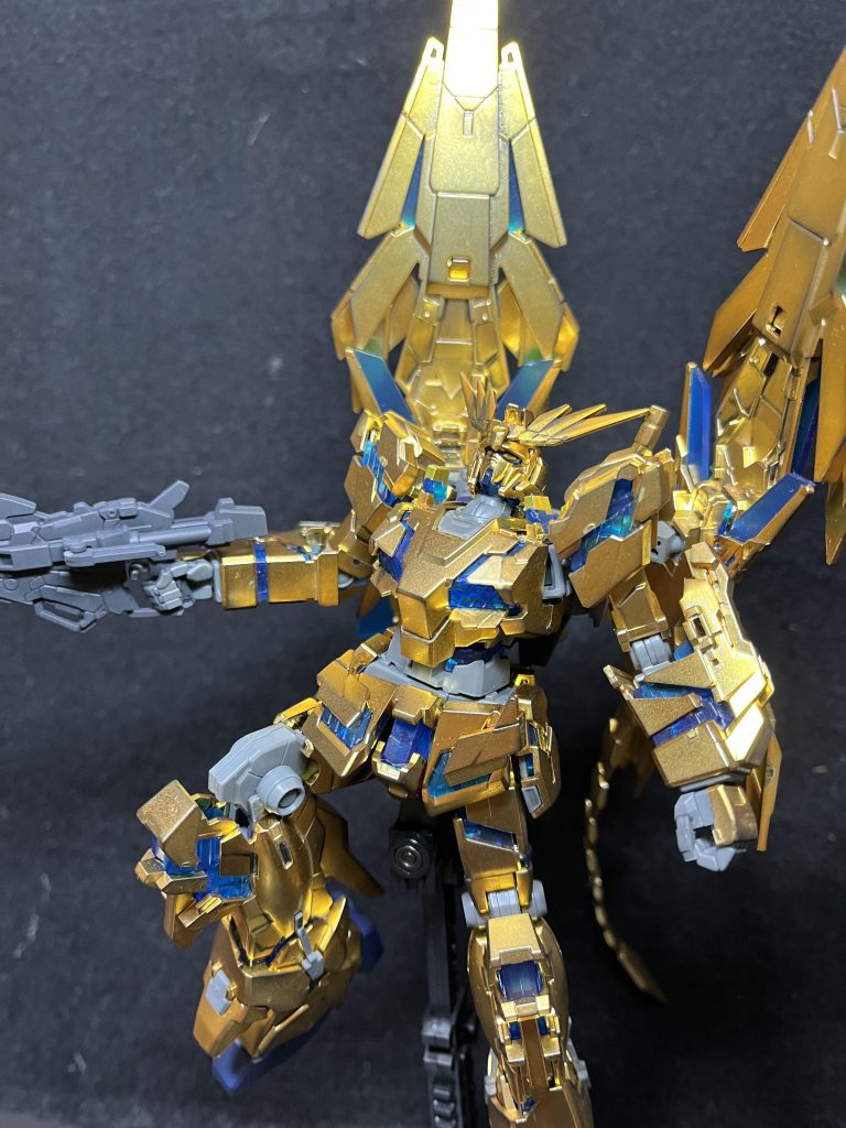 光沢を抑える為に半光沢仕上げに