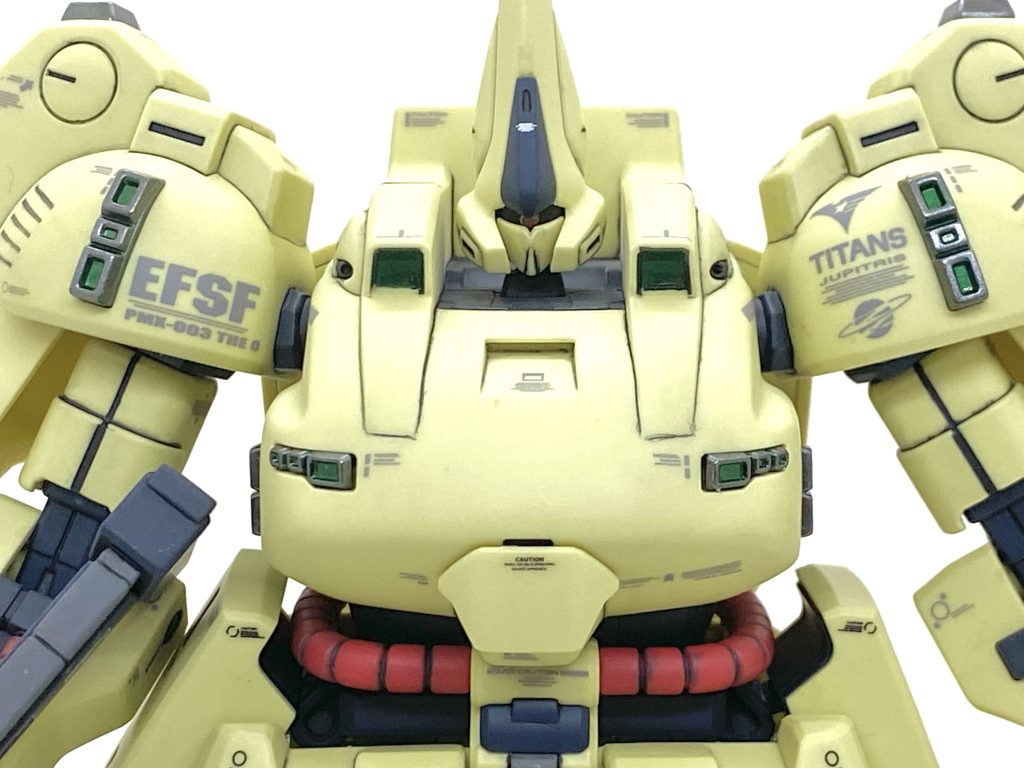 デカールはMGジ・オ用のメインにまずは順番に貼り付けました後に余っていたグレー系のコーションデカールを更に貼って精密感を出しました。MGサイズのデカールでもジ・オは機体サイズがかなり大きいので貼っていても違和感はあまり感じませんが大きさによっては貼り難いのがあるのでその辺は貼る位置をアレンジしました。