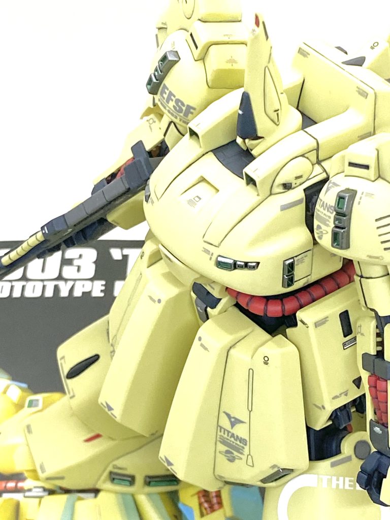 最後は説明書と。ジ・オは沢山の方が作られていて筋彫りやディテールを入れる作品は多数有りますが意外とデカールに凝るという作品はネットで見なかったので成型色仕上げながらもカトキ風の決定版的な物を目指し、苦労しながらも形になる事が出来ました。発売された2002年時と今では模型の工具や塗料はかなり進化していて、基本は成型色仕上げで生の感情丸出しでも(笑)コツコツ作れば、カッコいいのが出来ると確信しました。難関の姿勢制御用スラスターは下地はラッカー、グリーン部はエナメルか水性塗料で拭き取りを前提にやればストレスなく綺麗に仕上がると思います。力士みたいな体形ながらもシロッコが乗ってカミーユを精神崩壊に追い込んだ神の意思の名を持つ機体・・・ラスボスらしい貫禄を出す事は出来たので100体目のメモリアルに相応しい作品を投稿出来て本当に僥倖さと思い、筆を置かして頂きます。ご覧して頂きありがとうございました。