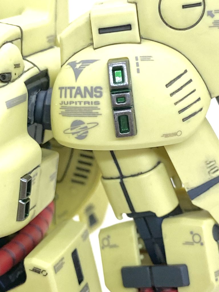 スラスターは外はラッカーのメタリック、中はエナメルのクリアーグリーンで拭き取り出来るので精度良く仕上がりました。