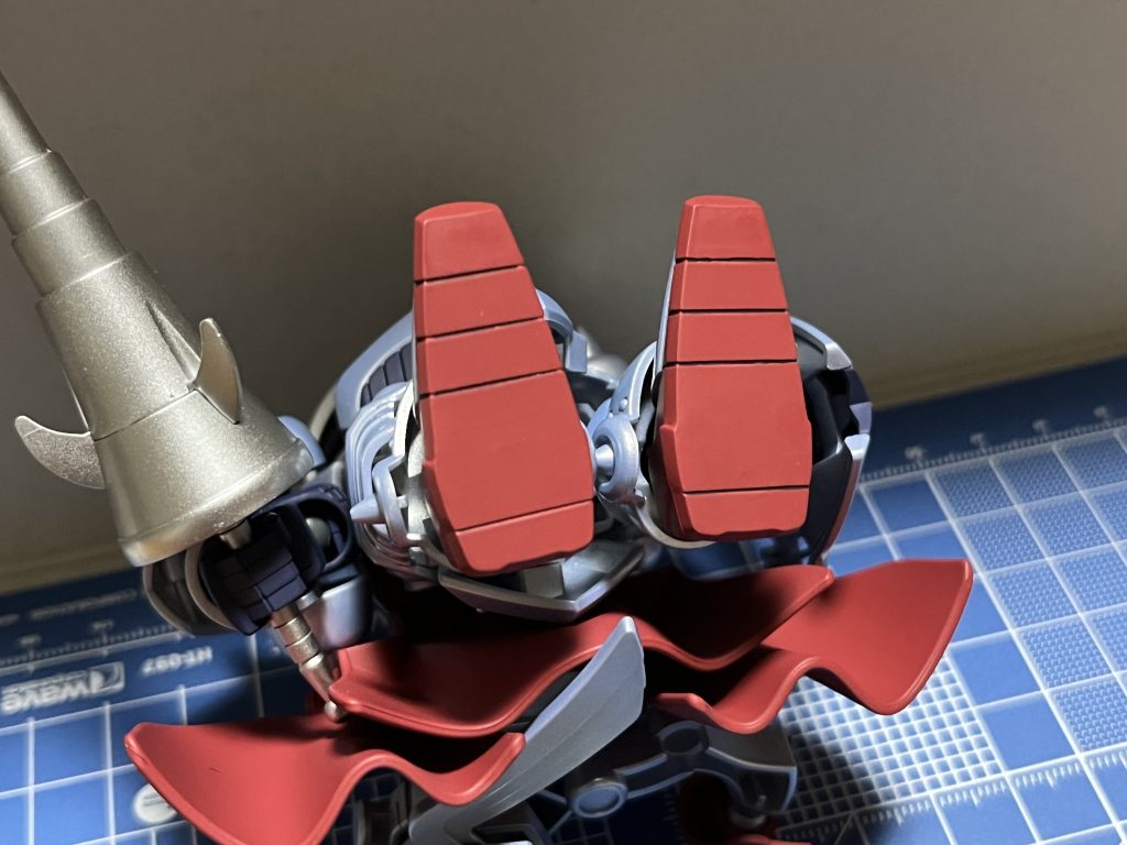 今回は合わせ目消しや肉抜き埋めをできる範囲でやってみました足裏はちょっとのっぺりな感じもするけど綺麗に埋まりました