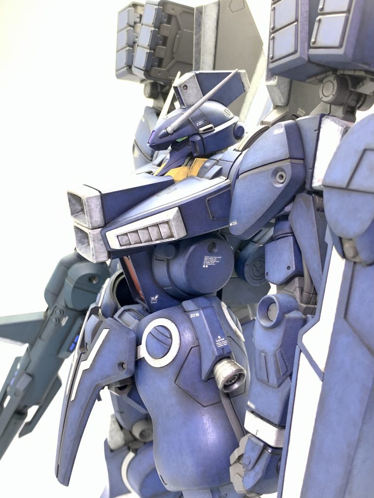 メインの青色は、水性ホビーカラー ティターズブルー2に、ガンダムエアリアル（改修型）ブルーを下地を活かしながら塗り重ねています。