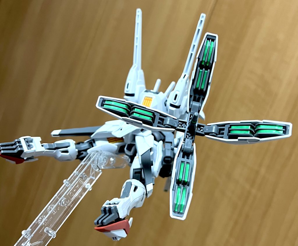 スラスターのミドリシール貼るの大変でした。爪楊枝でちょんちょん貼ったのだ。