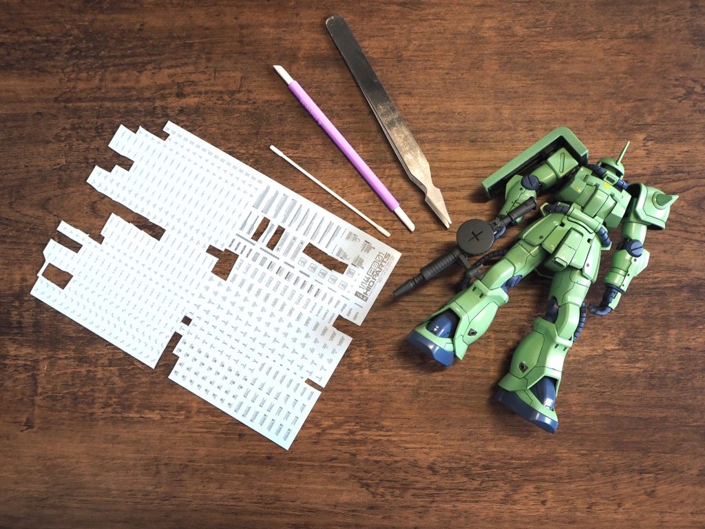 マーキングはガンダムデカールとハイキューパーツのコーションを散りばめる感じ。うるさくならない様に気をつけました。