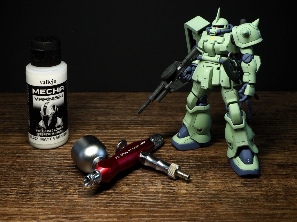 マットコートもファレホを使ってます。モノアイをマスキング後にマットバーニシュコートしたら完成です!